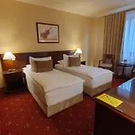 Garden Club Hotel 3*
