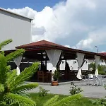 Garden Club Hotel