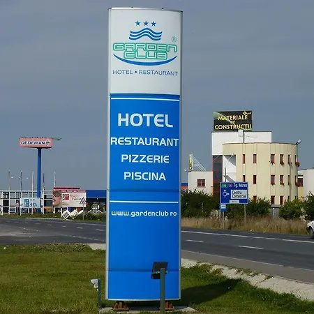 Garden Club - & Restaurant - Free Outdoor Pool & Parking 3*