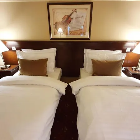 Garden Club Hotel 3*