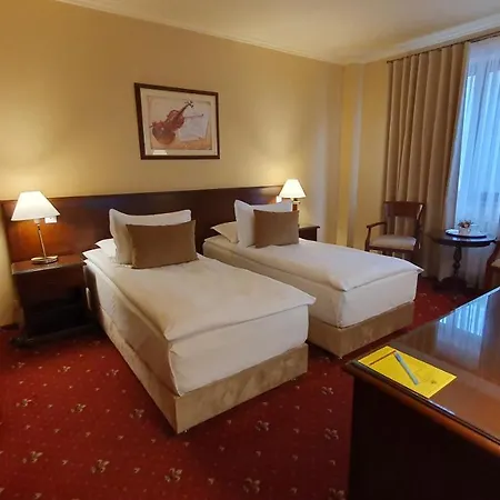Garden Club Hotel 3*