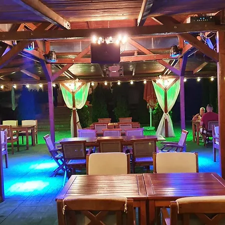 Garden Club - Hotel - Free Parking Hotel Brasov