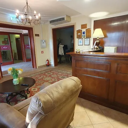 Garden Club - Hotel - Free Parking Brasov
