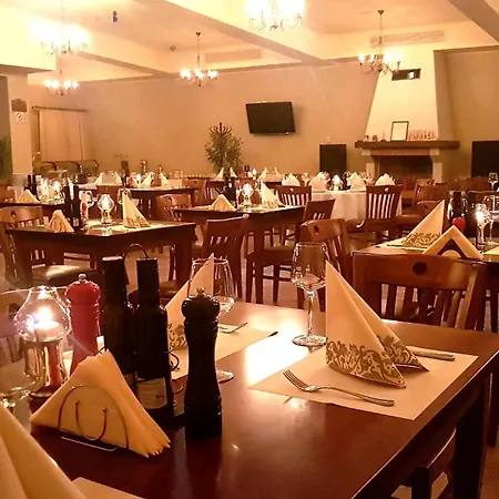 Garden Club - Hotel - Free Parking Hotel Braşov