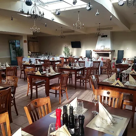 Hotel Garden Club - Hotel - Free Parking Brasov