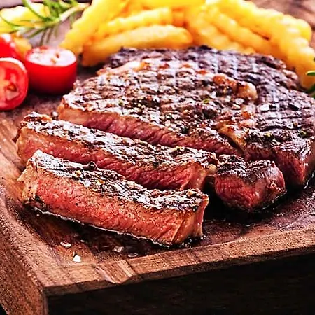 Garden Club - & Restaurant - Free Outdoor Pool & Parking