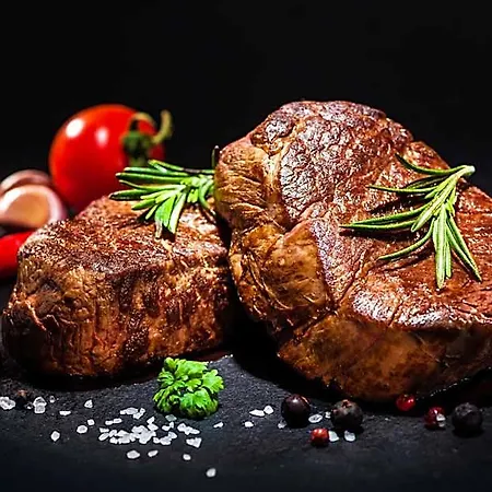 Garden Club - & Restaurant - Free Outdoor Pool & Parking Hotel Braşov