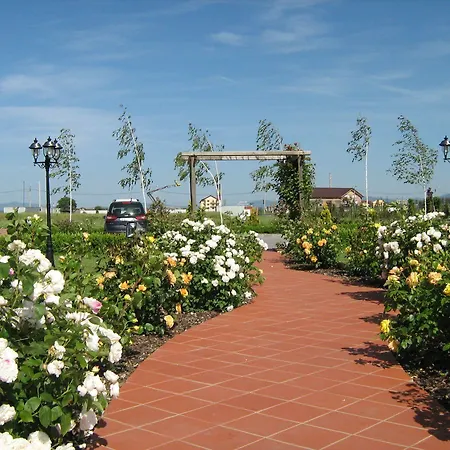 Garden Club - & Restaurant - Free Outdoor Pool & Parking 3*