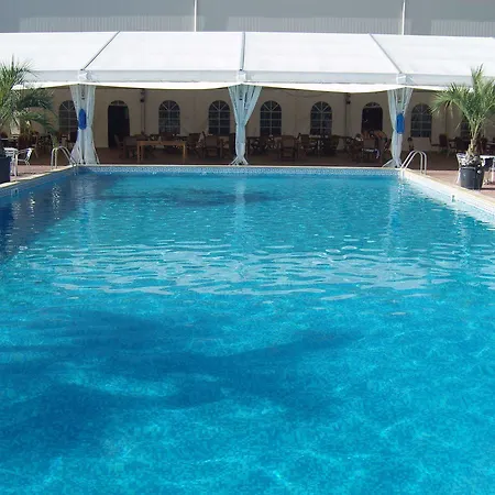 Ξενοδοχείο Garden Club - & Restaurant - Free Outdoor Pool & Parking 3*