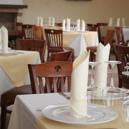 Ξενοδοχείο Garden Club - & Restaurant - Free Outdoor Pool & Parking Μπρασόβ