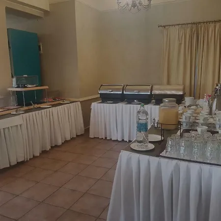 Garden Club - & Restaurant - Free Outdoor Pool & Parking Μπρασόβ