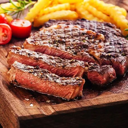 Garden Club - & Restaurant - Free Outdoor Pool & Parking