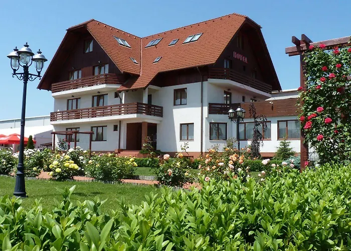 Garden Club Hotel 3*